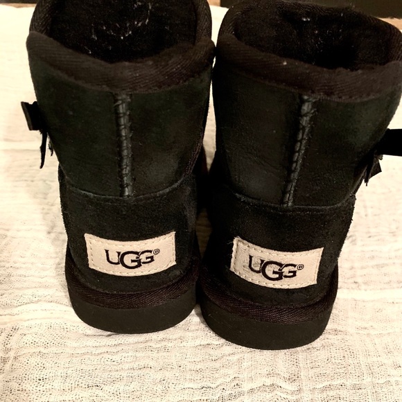 black uggs size 10